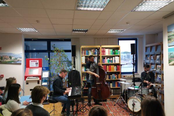 Jazz med knjigami – Poziv k miru