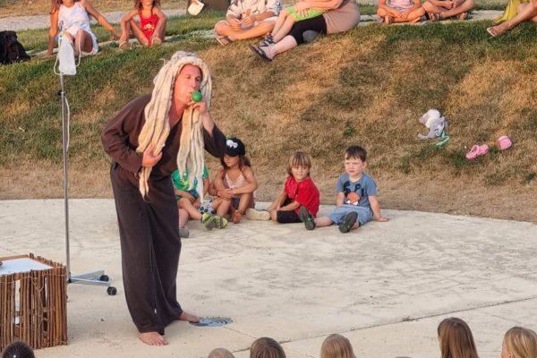 Lučke v Parku Sonce – Kako je nastal svet