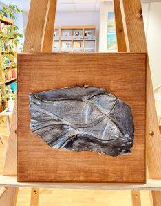 Galerija fotografij kamnitih skulptur morskih živali in plovil.