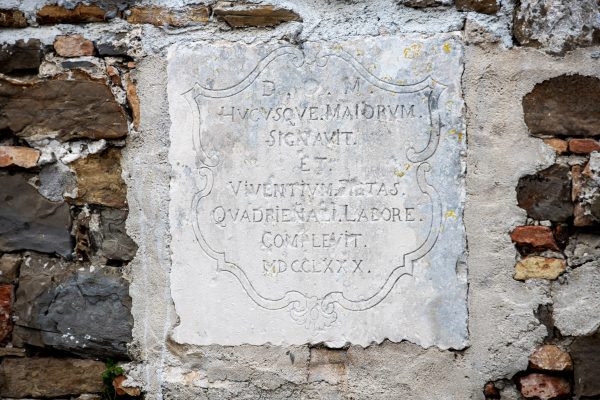 DEKD: Po poteh kamnitih spominov