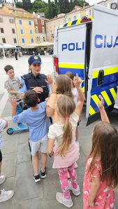 Zaključna pravljica s policisti 4