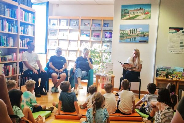 Posebna pravljična ura: Mali koraki za velik svet